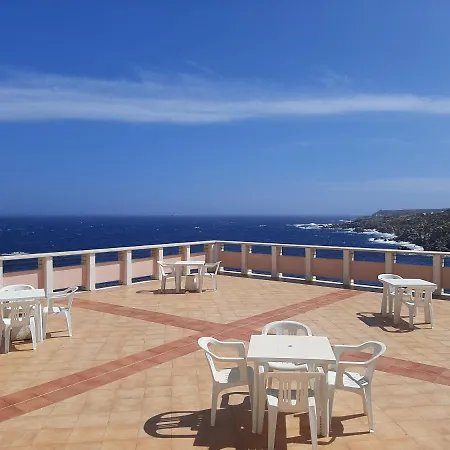 Overlooking The Sea 아파트 *
