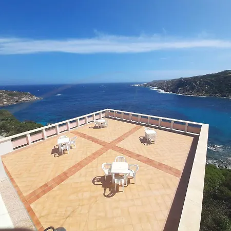 Overlooking The Sea Apartment *