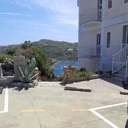 Apartment Overlooking The Sea *